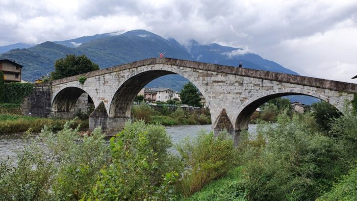 Na mostě u běžecké stezky, Morbegno